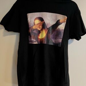 Black T-Shirt with Dabbing Mona Lisa Print